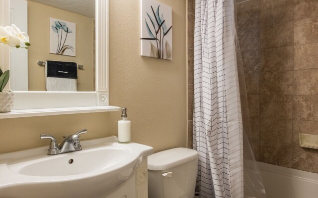 Sunny Apartments near Beach by Frontdesk