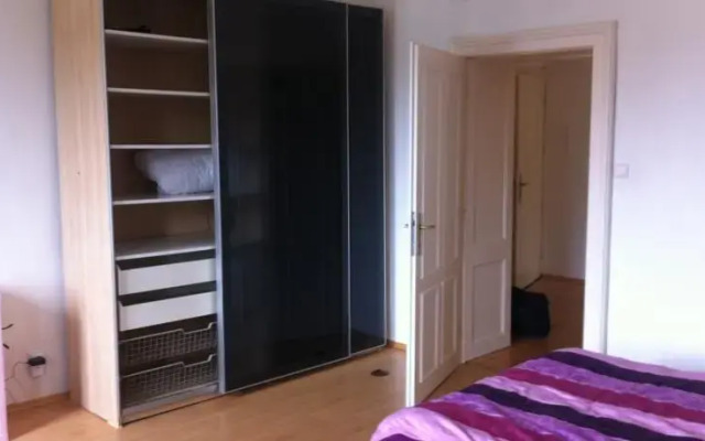 Book-A-Room City Apartment