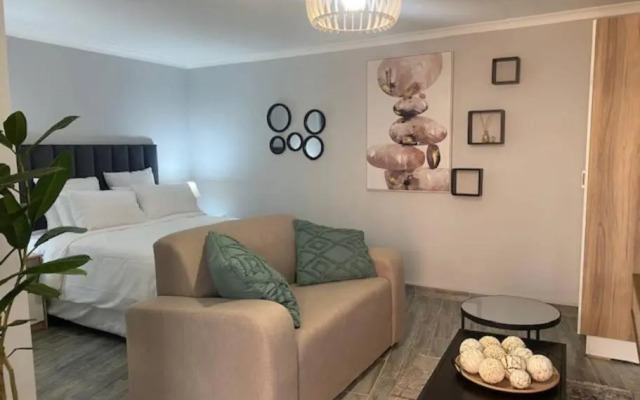 163 on Bez, Apartment 9