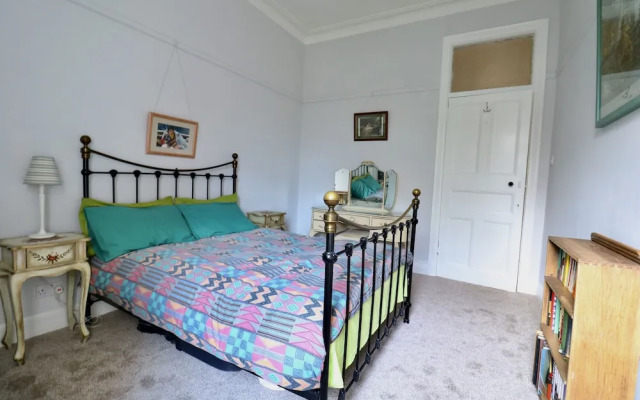 Period Deco flat in west end