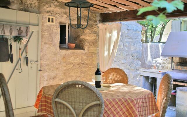 Splendid Villa in Viens With Swimming Pool