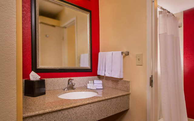 Courtyard by Marriott Hampton