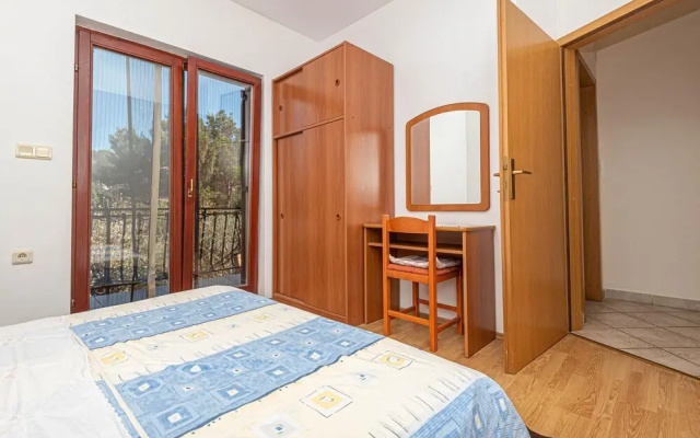 Awesome Apartment in Jadrtovac With 2 Bedrooms and Wifi
