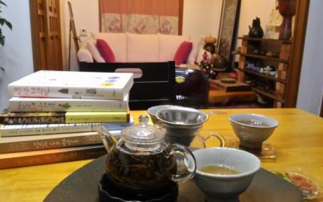 Yeojamani Guesthouse (Female Only)