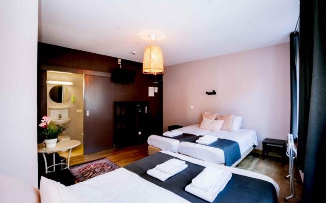 Hotel Rose Red