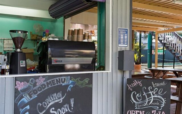 Backpackers In Paradise Resort - Hostel