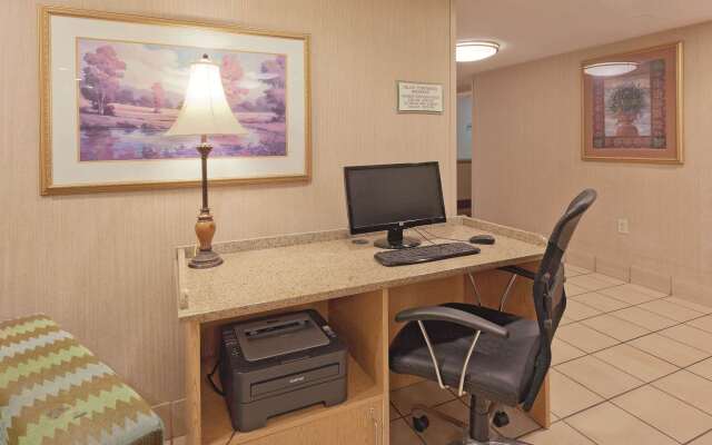 La Quinta Inn & Suites by Wyndham Warwick Providence Airport