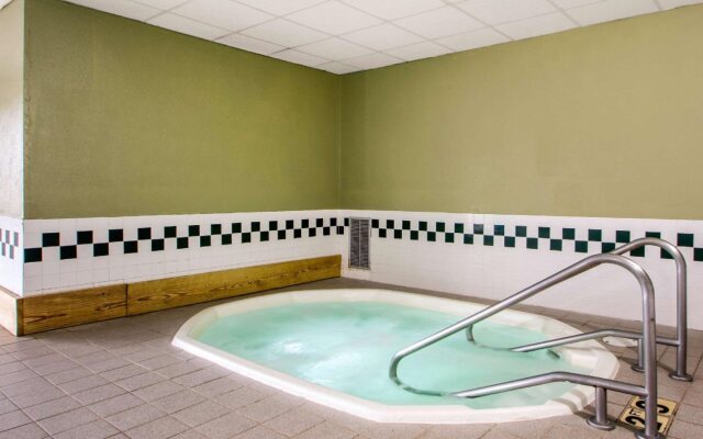 Quality Inn & Suites Wisconsin Dells Downtown - Waterparks Area