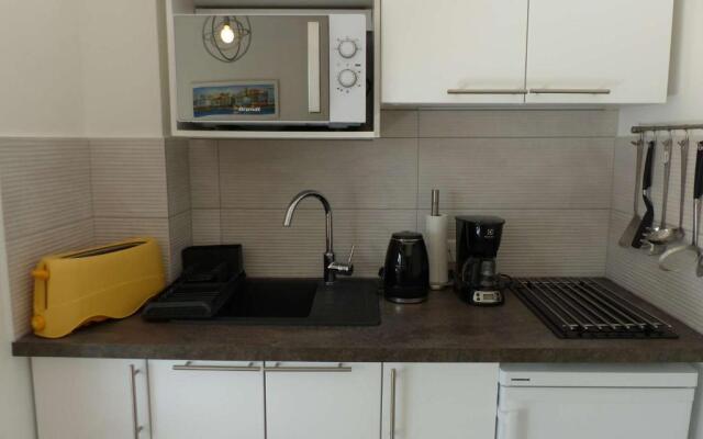 Appartement Le Lavandou, 1 pièce, 2 personnes - FR-1-308-110