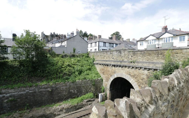 2 Railway View
