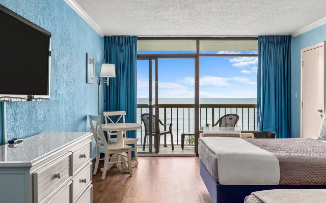 North Shore Oceanfront Resort Hotel with Waterpark