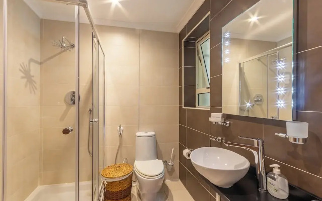 Modern and Comfortable Apart Savoy Garden