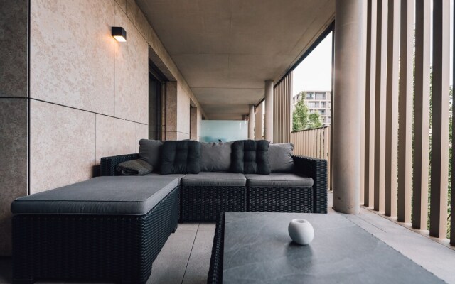 Stylish 1BR Apt w Balc Cloche dOr