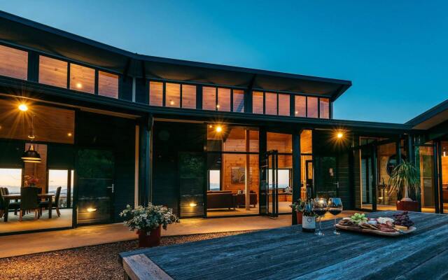 Te Whau Lodge