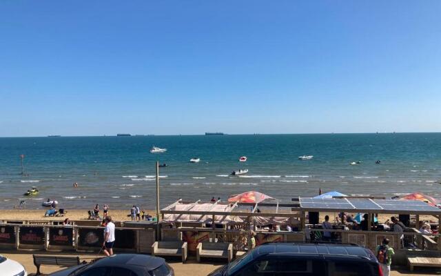 24 Breakwaters - Sandown Bay - Isle of Wight