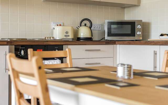 Luxury 2 Bed Riverside