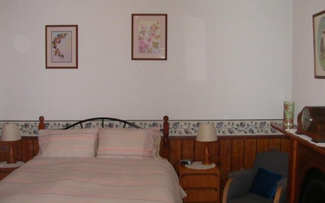 Coronation Cottage – Guest Rooms – South Launceston