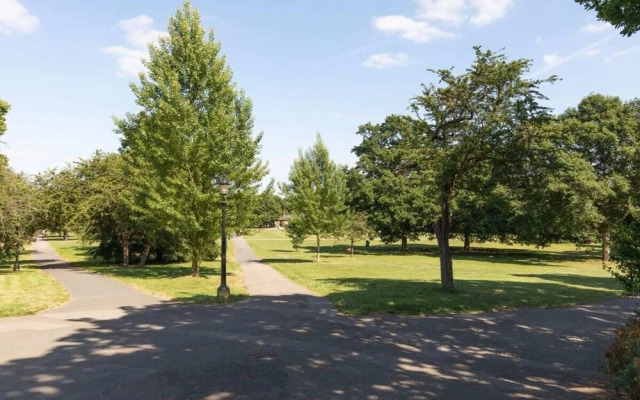 The Primrose Hill Hideaway - Modish 1bdr Flat