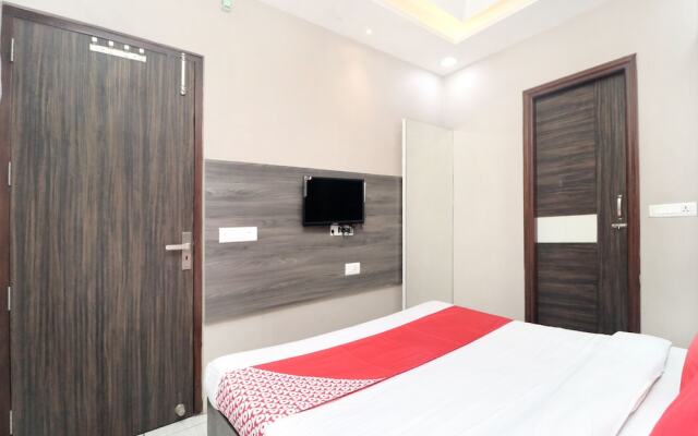 OYO 15653 Hotel Sukh Regency