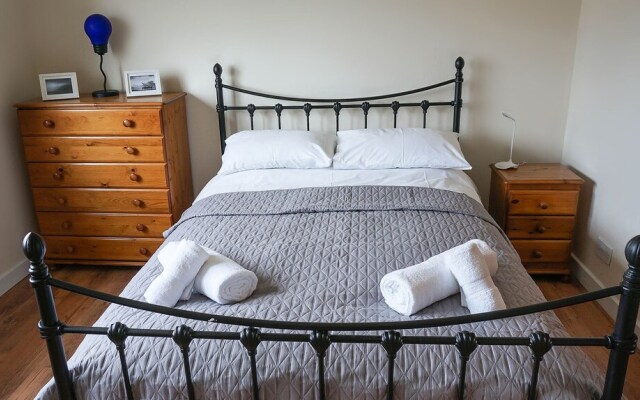 Newly refurbished flat FREE parking WIFI
