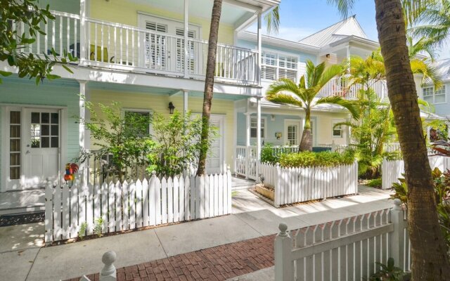 A Place In Paradise by Avantstay Key West Walkable w/ Shared Pool Week Long Stays Only