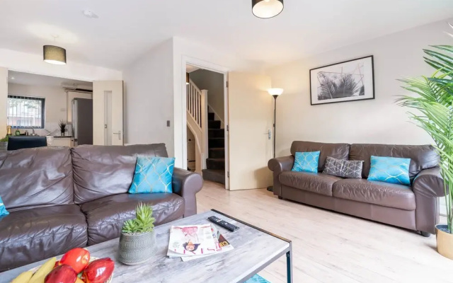 Modern Townhouse Close to Birmingham City Centre