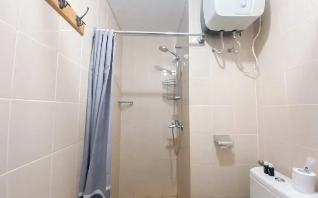 Strategic 2Br Apartment With Pool View At Parahyangan Residence
