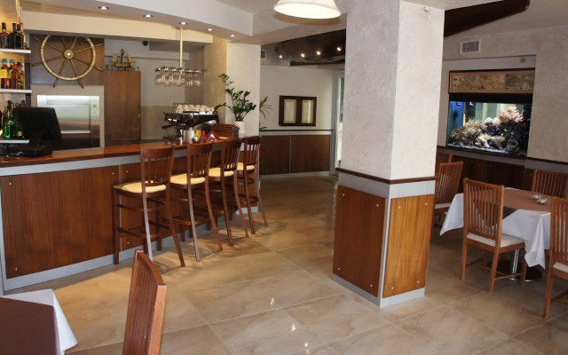Alanga Hotel