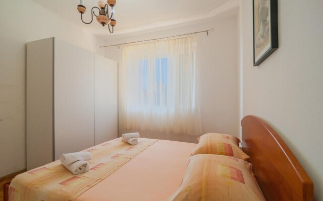 Beautiful Home in Omis With Wifi and 8 Bedrooms