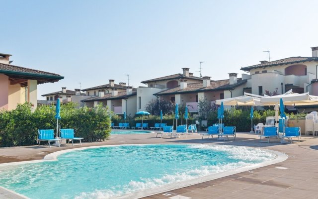 Cosy Apartment in Lido delle Nazioni with Pool