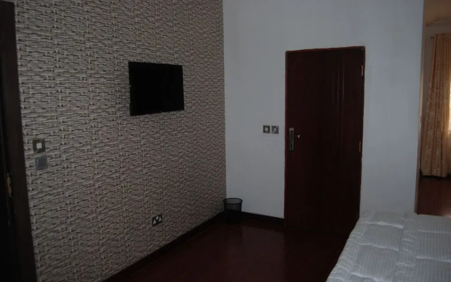 Kings Court Apartment