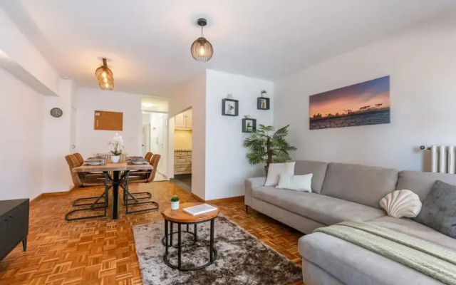 Characterful Apartment With Lateral sea View