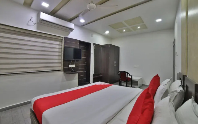 Oyo 44421 Hotel Radhika