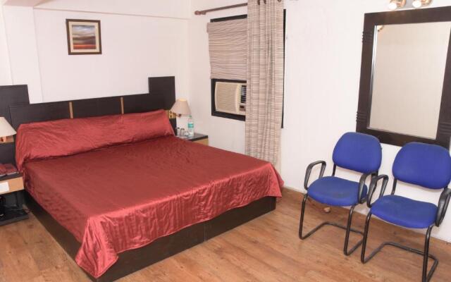 8fold-Pinecrest By LaRiSa, Bhimtal