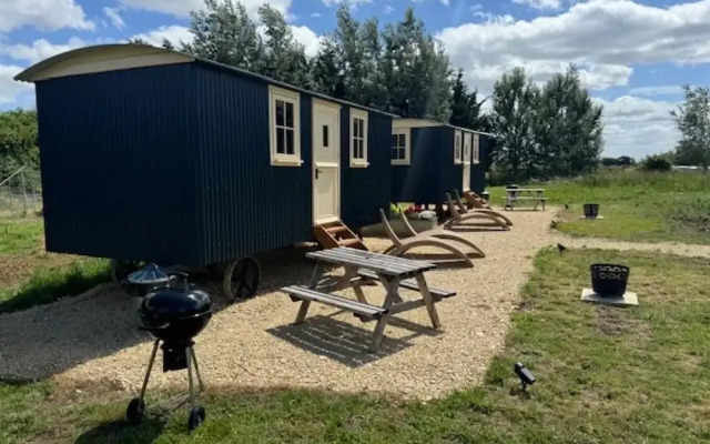 Shepherdshut-cotswolds-petfriendly-woodburner
