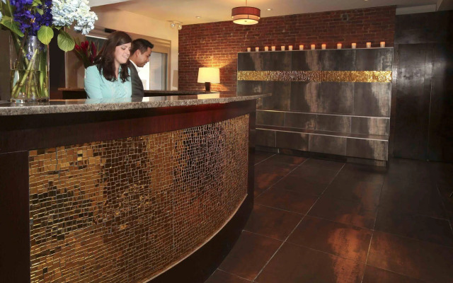 Broadway Hotel and Hostel