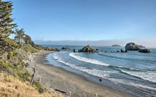 Coastal Getaway by Pebble Beach & Redwoods!