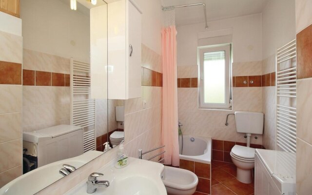 Awesome Home in Umag With Wifi and 2 Bedrooms