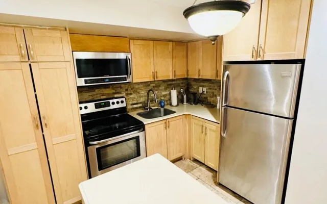 Cozy 2BR Retreat - Comfort & Convenience