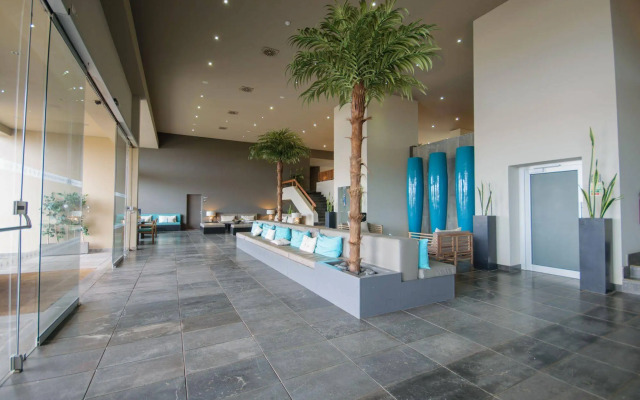 Hotel Oasis Salinas Sea
