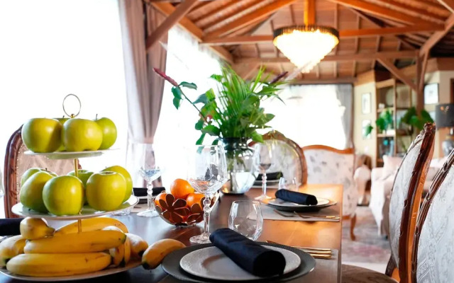 Luxurious Arakana Villa with Pool