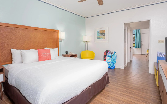 Beachside Hotel & Suites
