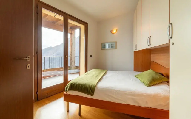 Willow Apartment With Lakeview by Wonderful Italy