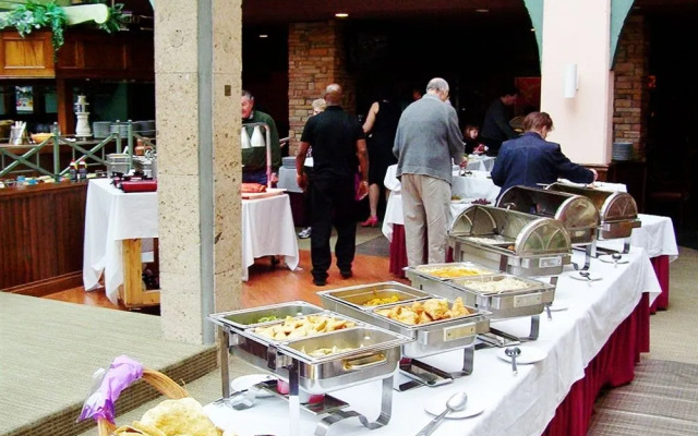 Pacific Inn Resort & Conference Center