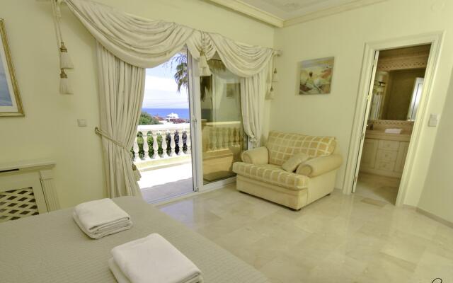 20001 - Exquisite Villa 50M To Beach