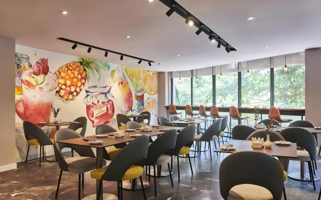 J-Hotel by Dorsett