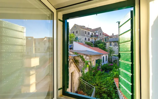 Split Apartments with Hotel Service