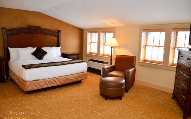 Bear Mountain Inn and Overlook Lodge