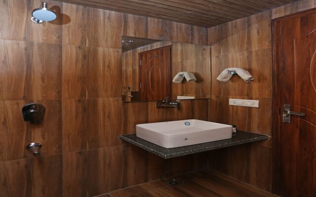 OYO 10076 Hotel Skylark