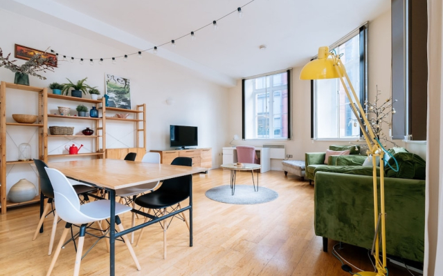 Bright 2BD Flat in Manchester